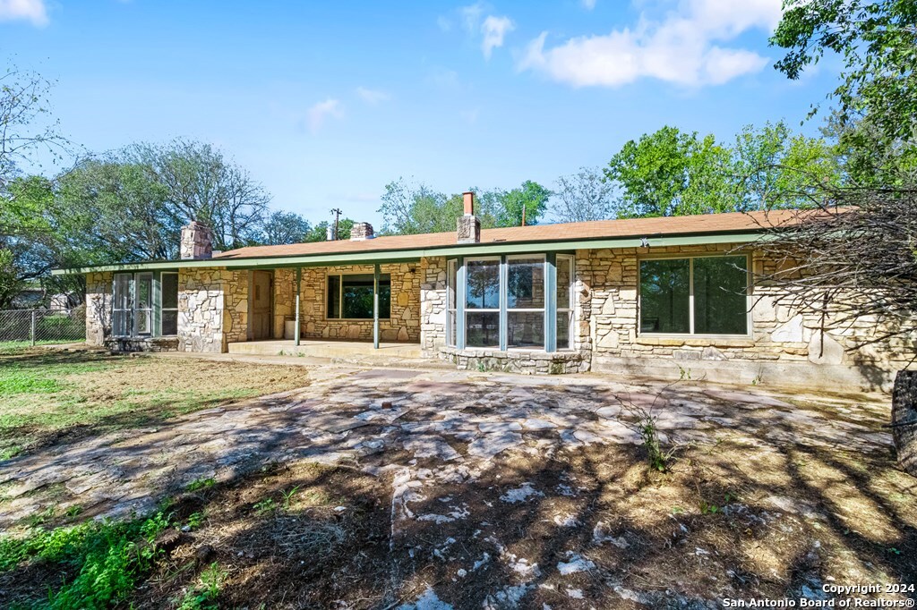 6268 Highway 27 Center Point, TX 78010 - Photo 28 of 39 front view of a house with a garden
