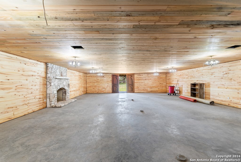 6268 Highway 27 Center Point, TX 78010 - Photo 9 of 39 a view of a garage