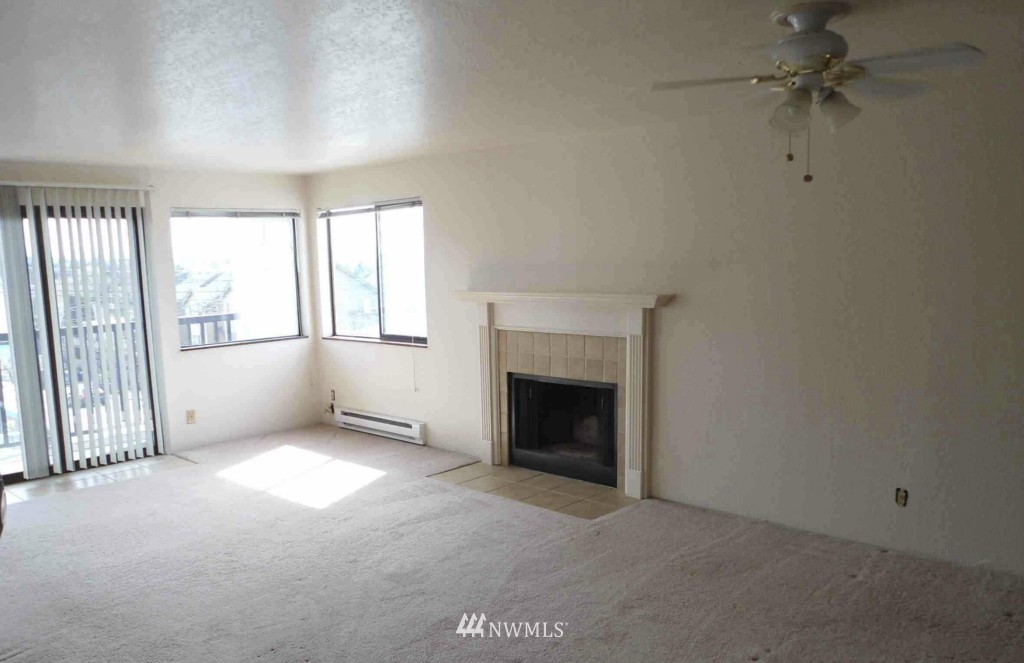 8500 Linden Avenue North Seattle, WA 98103 - Photo 5 of 17 an empty room with windows