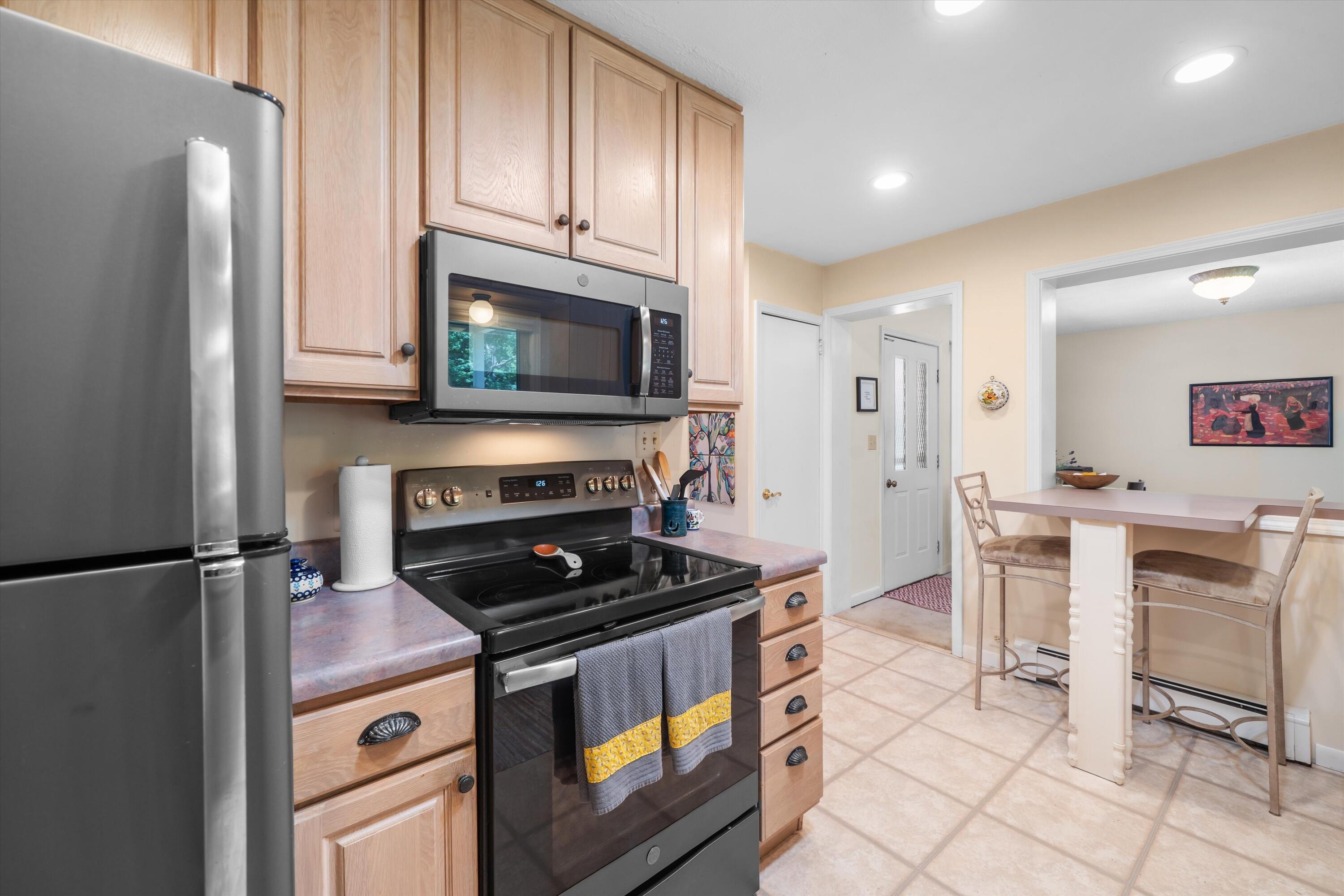 16009 Cavanaugh Lake Road Chelsea, MI 48118 - Photo 8 of 56 Kitchen