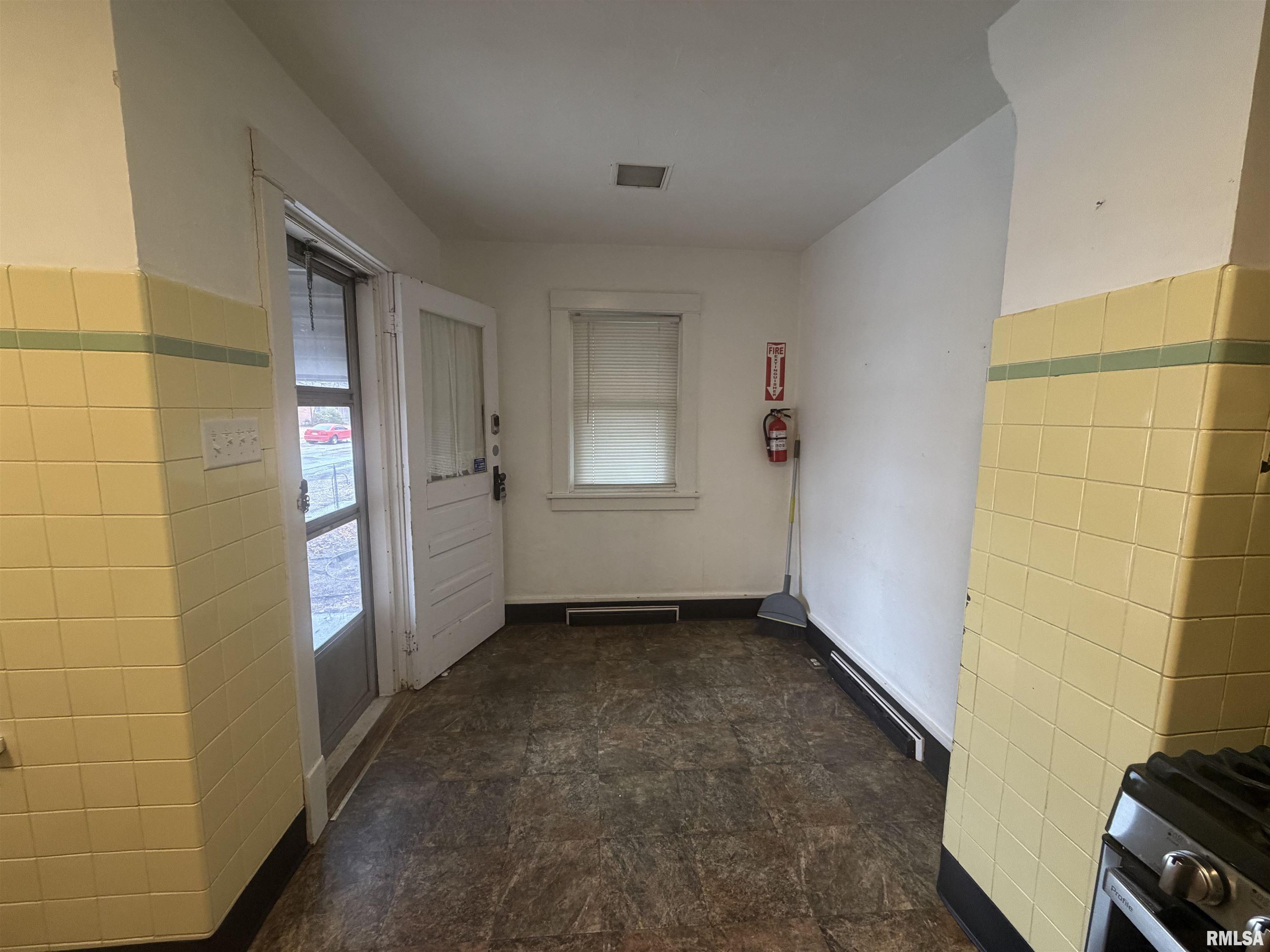 1101 North Walnut Street Springfield, IL 62702 - Photo 4 of 34