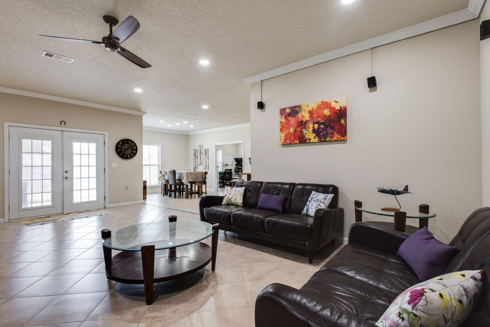 4600 Hermosa Road Crestview, FL 32539 - Photo 11 of 28 a living room with furniture and kitchen view