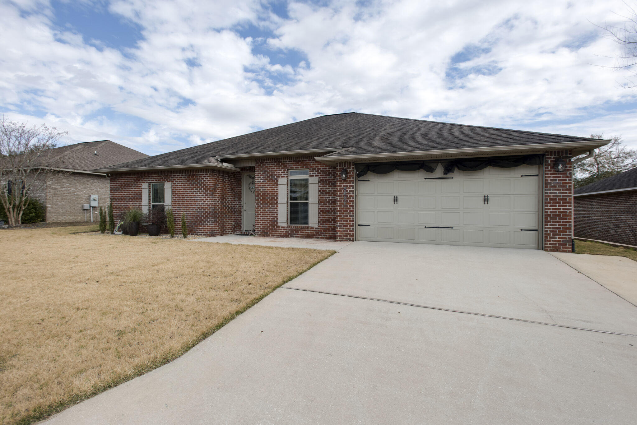 4600 Hermosa Road Crestview, FL 32539 - Photo 2 of 28 a house view with a outdoor space