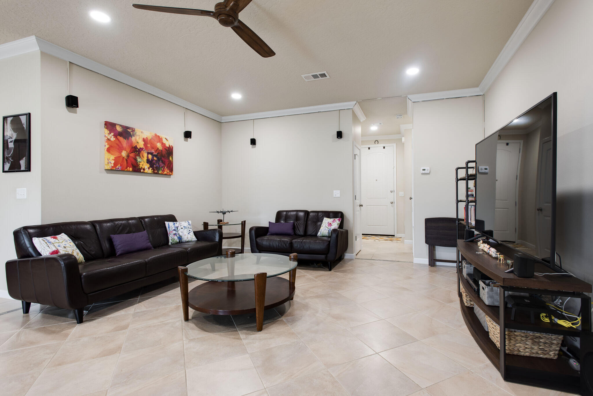 4600 Hermosa Road Crestview, FL 32539 - Photo 10 of 28 a living room with furniture and a flat screen tv