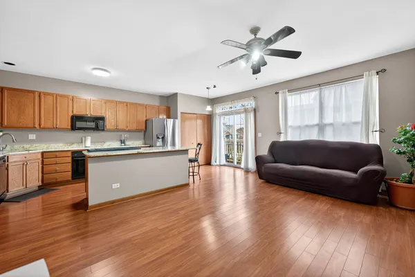 $525,000 | 1293 Georgetown Way, Vernon Hills, IL 60061