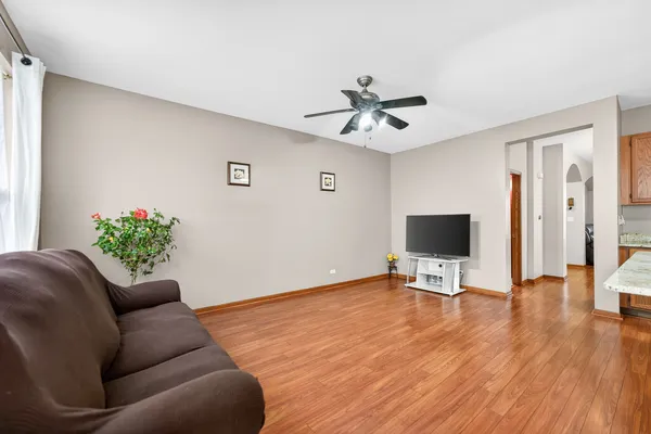 $525,000 | 1293 Georgetown Way, Vernon Hills, IL 60061