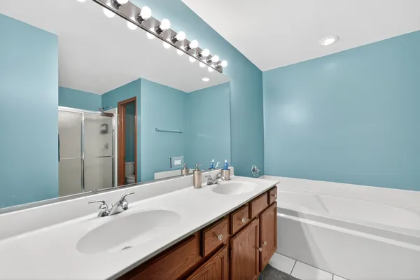 $525,000 | 1293 Georgetown Way, Vernon Hills, IL 60061