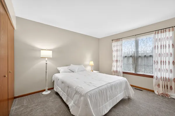 $525,000 | 1293 Georgetown Way, Vernon Hills, IL 60061