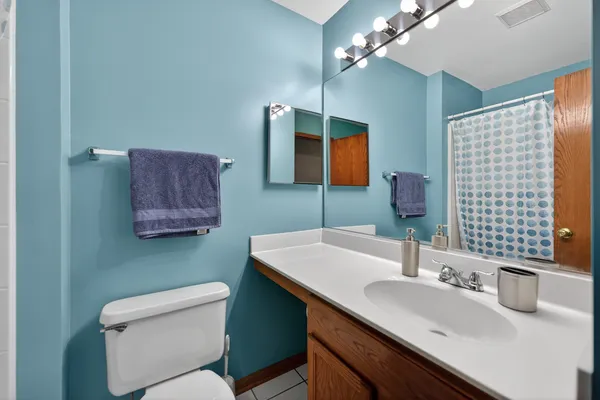 $525,000 | 1293 Georgetown Way, Vernon Hills, IL 60061