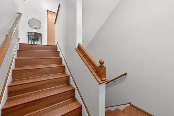 $525,000 | 1293 Georgetown Way, Vernon Hills, IL 60061