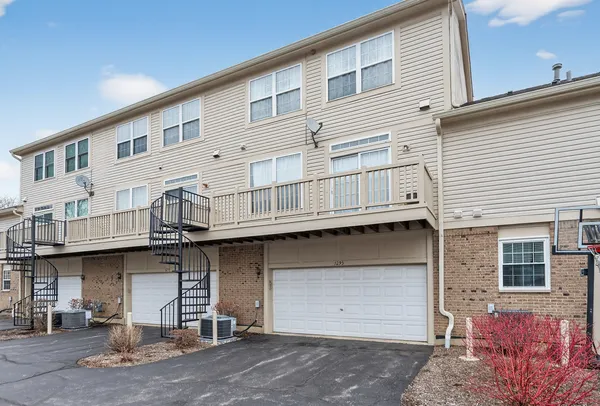 $525,000 | 1293 Georgetown Way, Vernon Hills, IL 60061