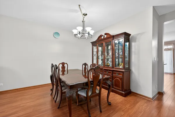 $525,000 | 1293 Georgetown Way, Vernon Hills, IL 60061