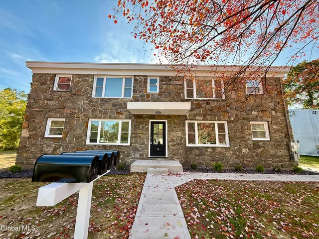 $1,875 | 13 Anthony Lane, Unit 1, Colonie, NY 12205