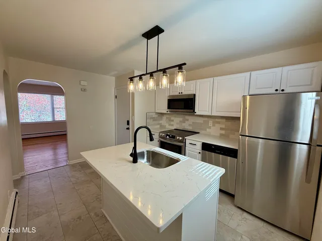 $1,875 | 13 Anthony Lane, Unit 1, Colonie, NY 12205