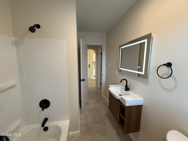 $1,875 | 13 Anthony Lane, Unit 1, Colonie, NY 12205