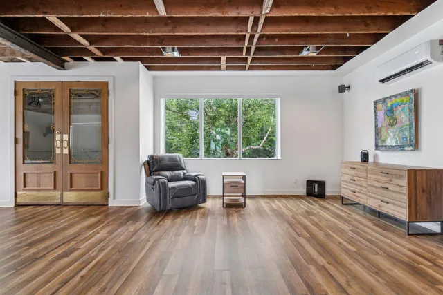 $6,250 | 1290 Snelling Avenue North, St. Paul, MN 55108