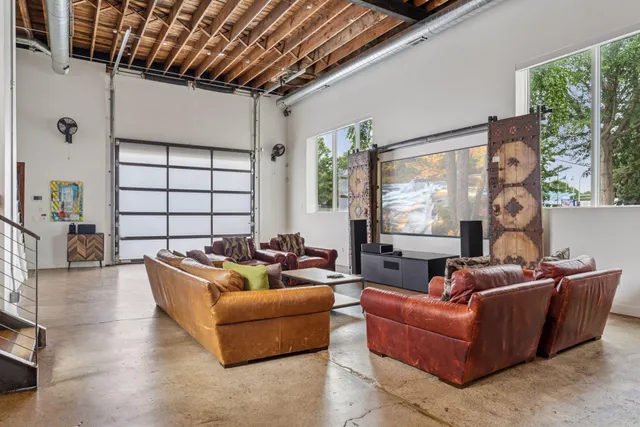 $6,250 | 1290 Snelling Avenue North, St. Paul, MN 55108