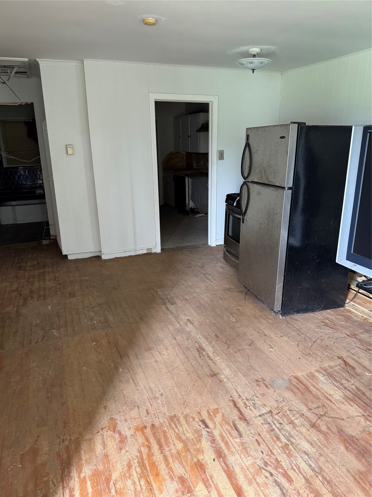 5050 Nassau Road Houston, TX 77021 - Photo 2 of 11 a view of a refrigerator in kitchen and an empty room