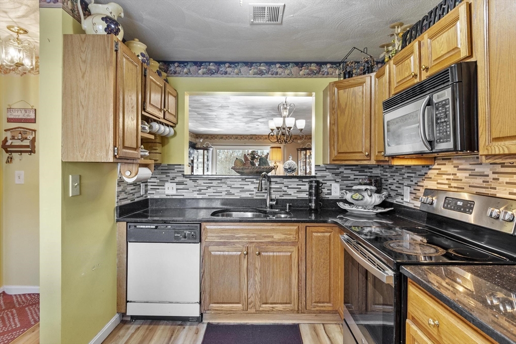 330 Sunderland Road, Unit 80 Worcester, MA 01604 - Photo 12 of 37