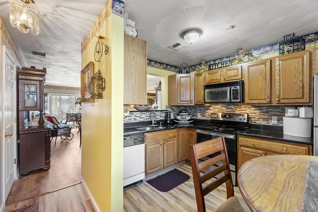 330 Sunderland Road, Unit 80 Worcester, MA 01604 - Photo 10 of 37