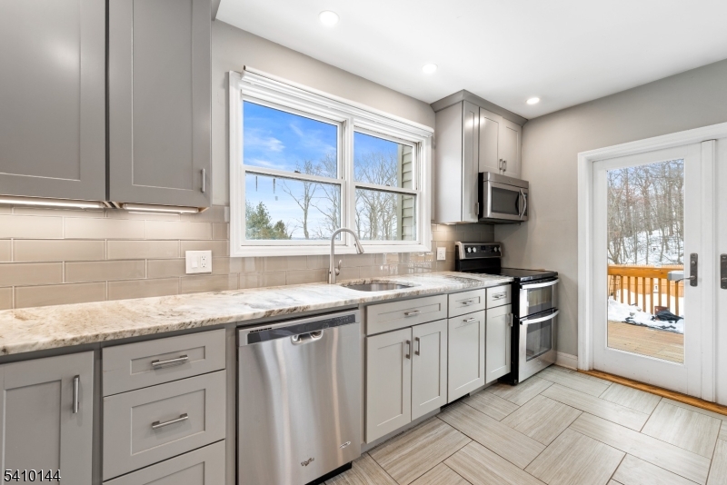 34 Bayview Avenue Hopatcong, NJ 07843 - Photo 5 of 16