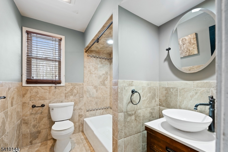 34 Bayview Avenue Hopatcong, NJ 07843 - Photo 10 of 16