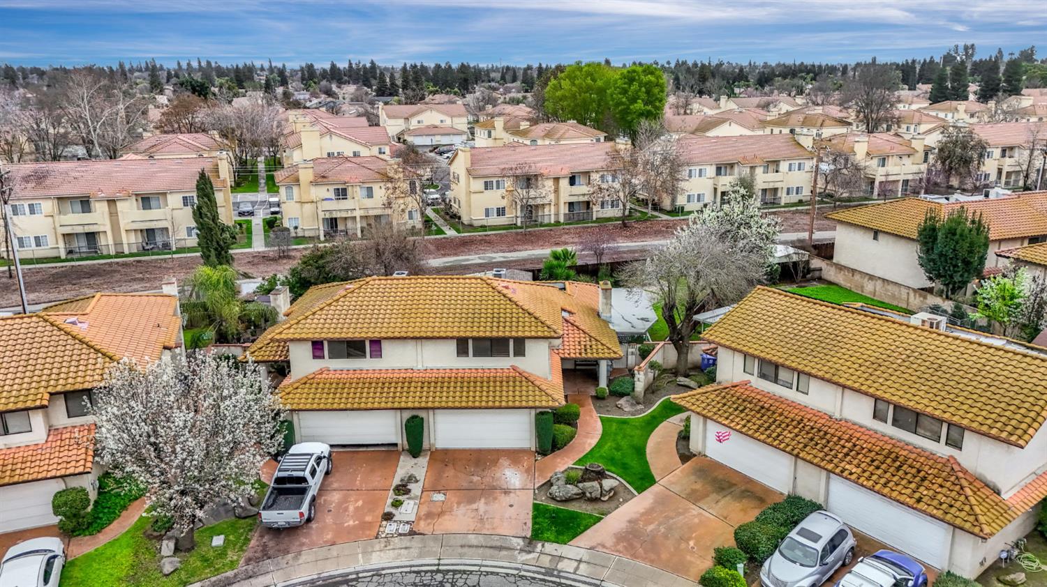901 Valley Way Madera, CA 93637 - Photo 35 of 42 an aerial view of residential houses and outdoor space