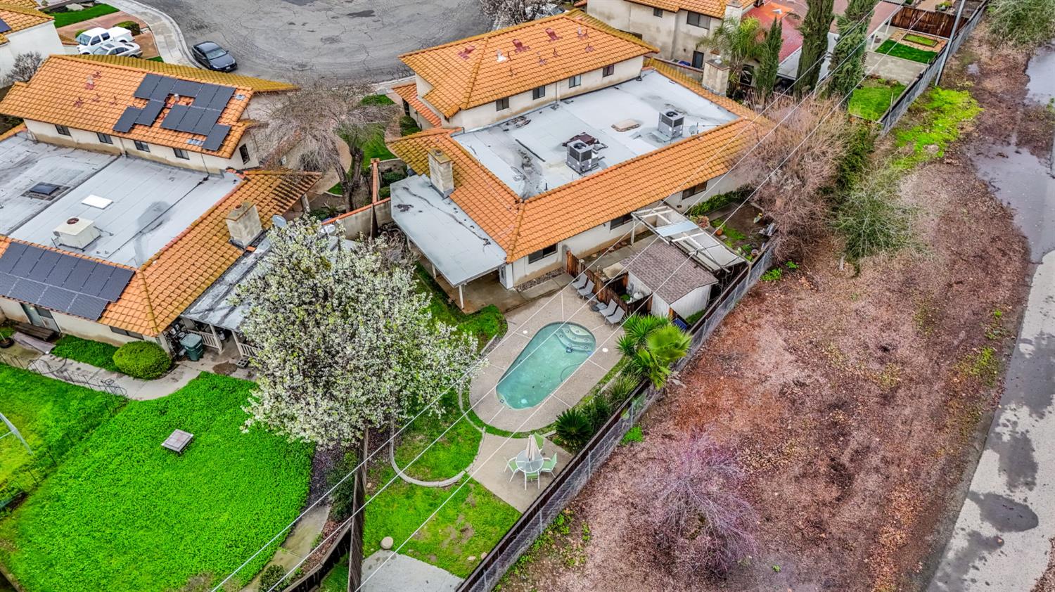901 Valley Way Madera, CA 93637 - Photo 38 of 42 an aerial view of a house with garden space and a street view