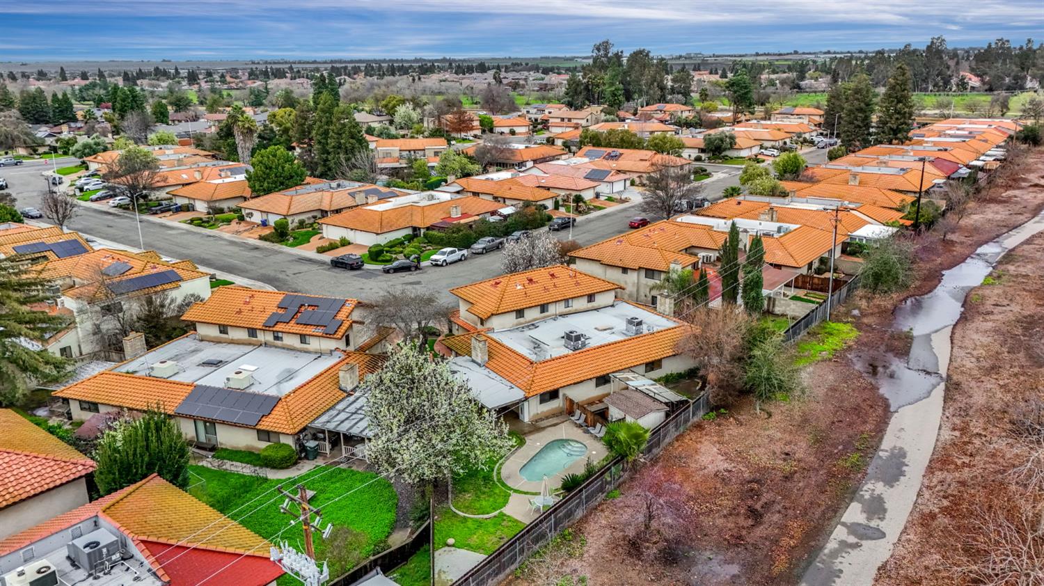 901 Valley Way Madera, CA 93637 - Photo 39 of 42 an aerial view of residential houses with outdoor space