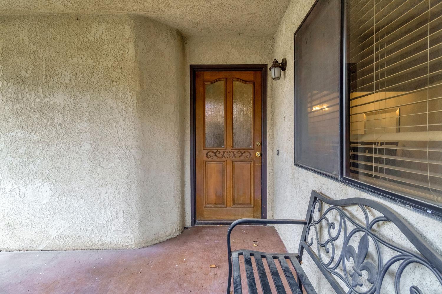 901 Valley Way Madera, CA 93637 - Photo 4 of 42 a view of a front door of the house