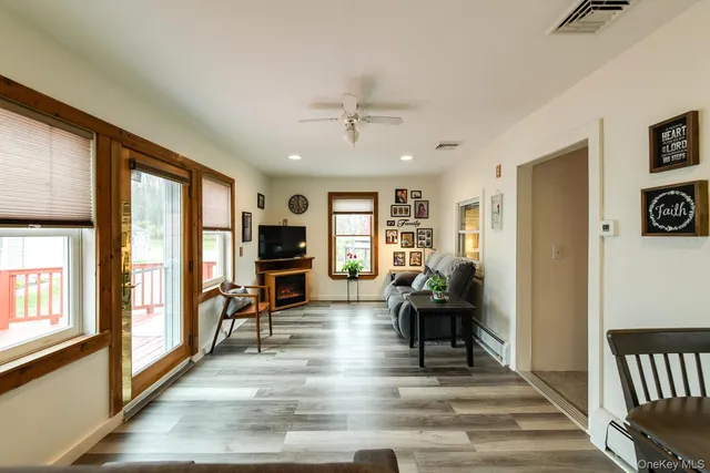 $875,000 | 352-354 Ruskey Lane, Hyde Park, NY 12538