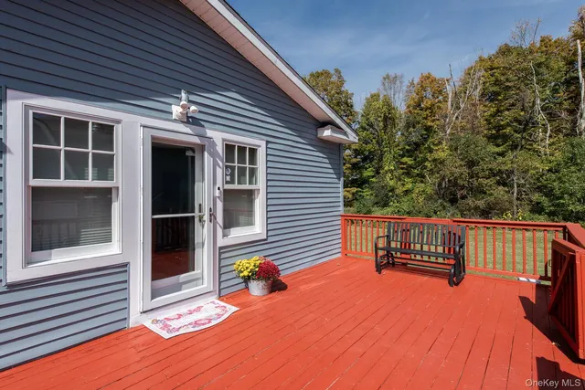 $875,000 | 352-354 Ruskey Lane, Hyde Park, NY 12538