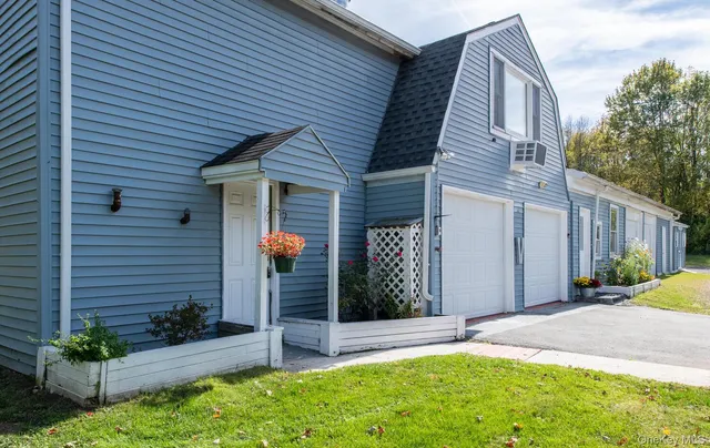 $875,000 | 352-354 Ruskey Lane, Hyde Park, NY 12538