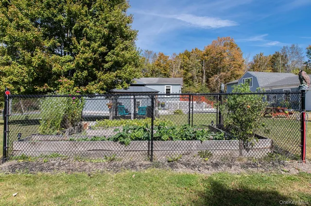 $875,000 | 352-354 Ruskey Lane, Hyde Park, NY 12538