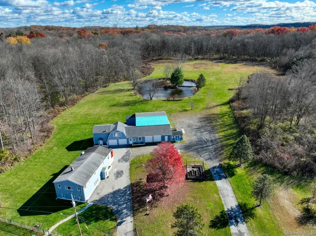 $875,000 | 352-354 Ruskey Lane, Hyde Park, NY 12538