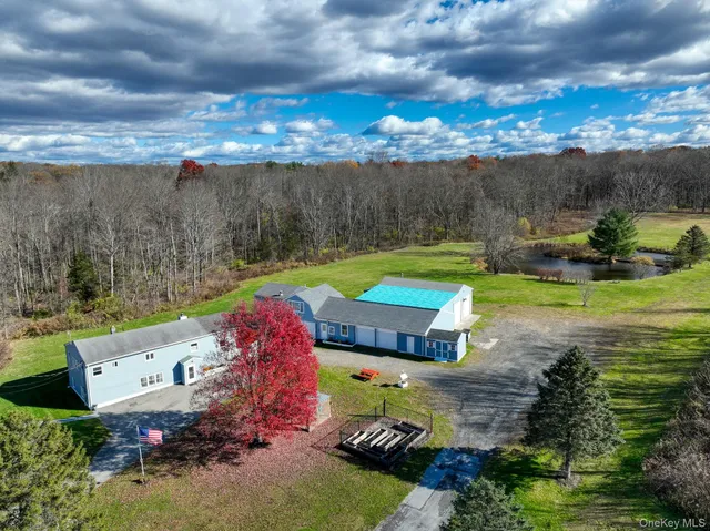 $875,000 | 352-354 Ruskey Lane, Hyde Park, NY 12538