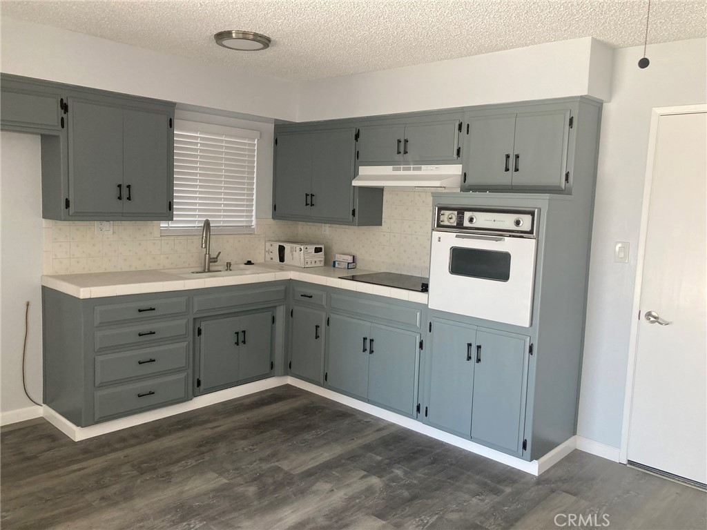 409 West Perdew Avenue Ridgecrest, CA 93555 - Photo 5 of 14 a view of a kitchen with sink
