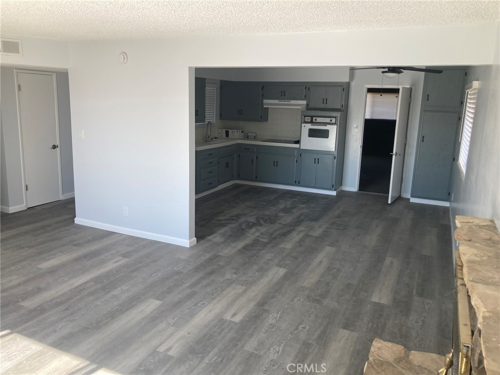 409 West Perdew Avenue Ridgecrest, CA 93555 - Photo 6 of 14 an empty room with closet and windows