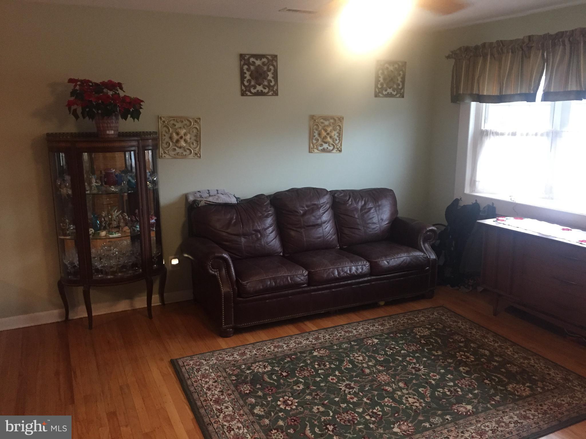 18 Russell Road Willow Grove, PA 19090 - Photo 3 of 25 Living Room