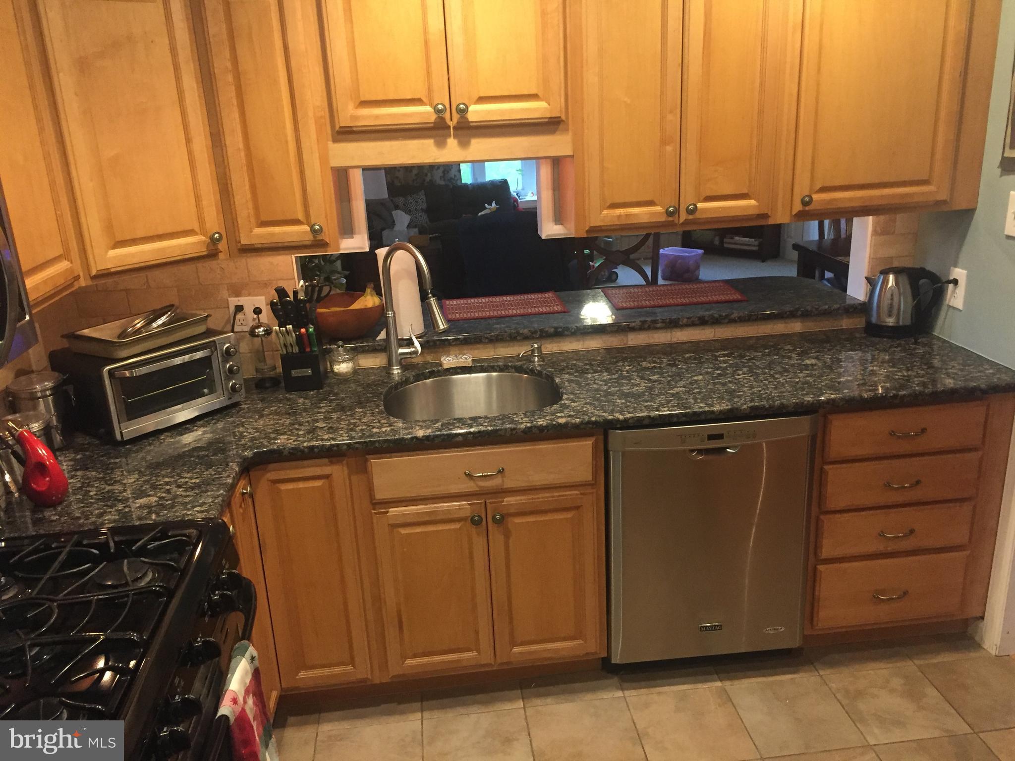 18 Russell Road Willow Grove, PA 19090 - Photo 5 of 25 Kitchen, Granite Counter tops