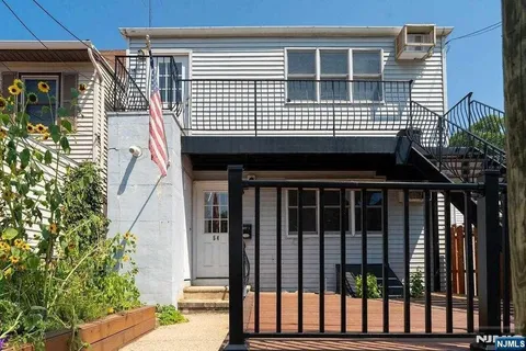 $855,000 | 54 Chestnut Street, Weehawken, NJ 07086
