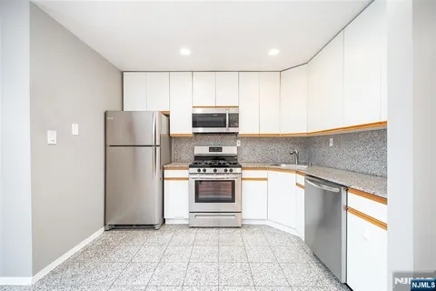 $855,000 | 54 Chestnut Street, Weehawken, NJ 07086