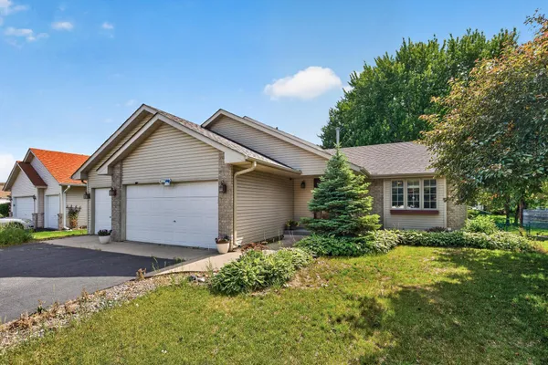 $460,000 | 8725 Queens Garden North, Brooklyn Park, MN 55443