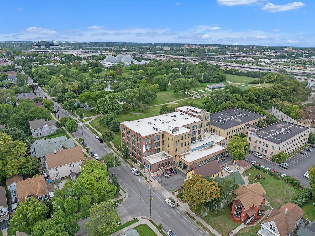 2030 West Pierce Street Milwaukee, WI 53204 - Photo 21 of 30 DJI_20250819105001_0022_D