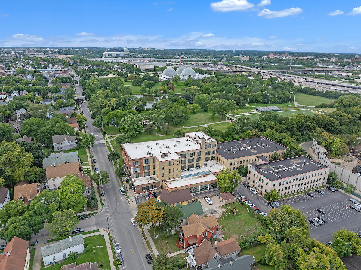 2030 West Pierce Street Milwaukee, WI 53204 - Photo 23 of 30 DJI_20250819105013_0023_D