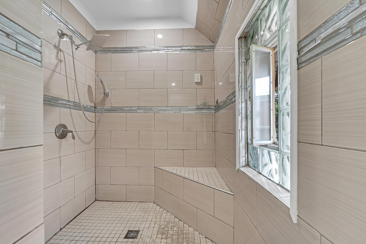 2030 West Pierce Street Milwaukee, WI 53204 - Photo 5 of 30 DSC08132