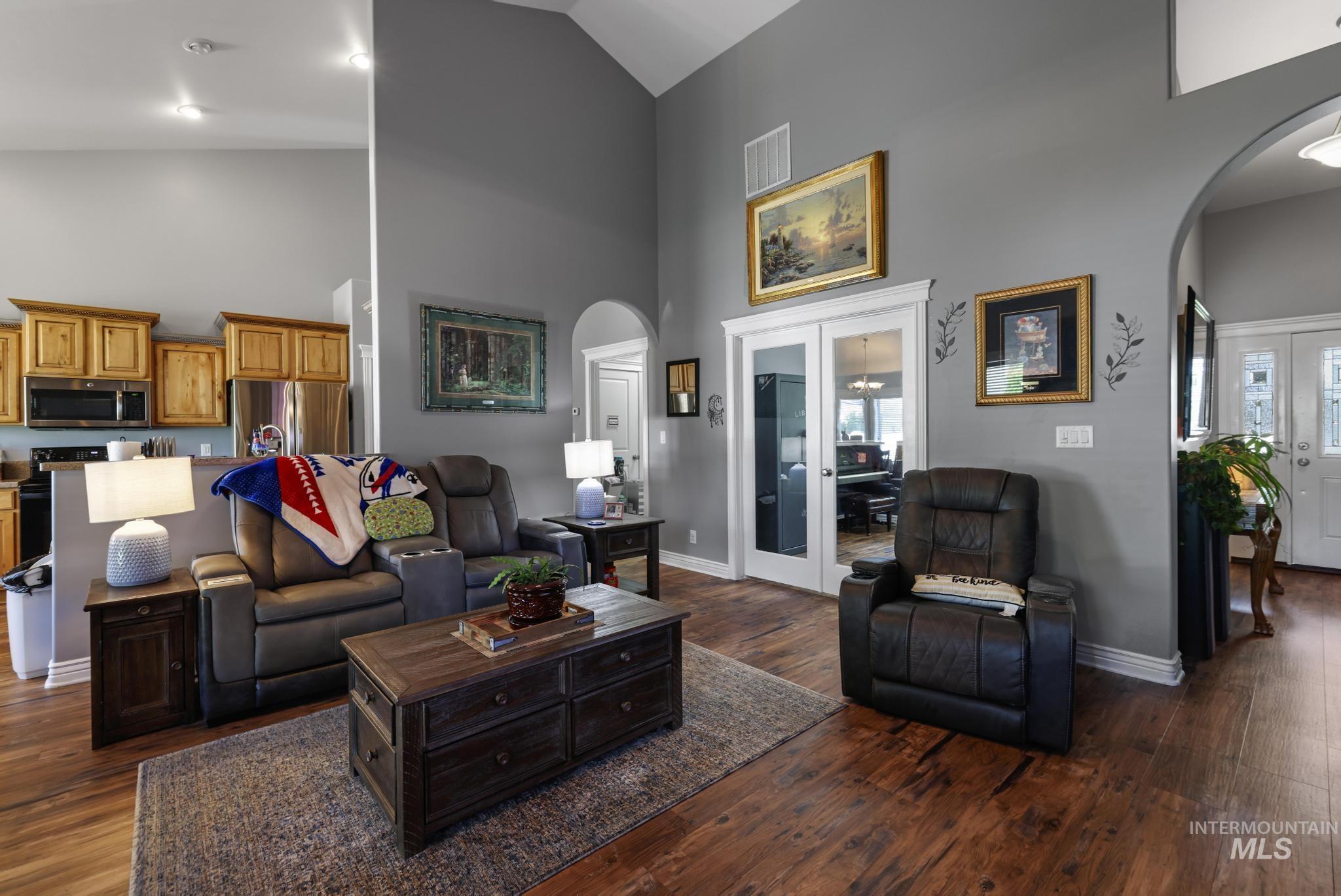 467 Wildrose Loop Twin Falls, ID 83301 - Photo 11 of 46 Vaulted ceilings and rich wood-finish flooring define this open-concept space