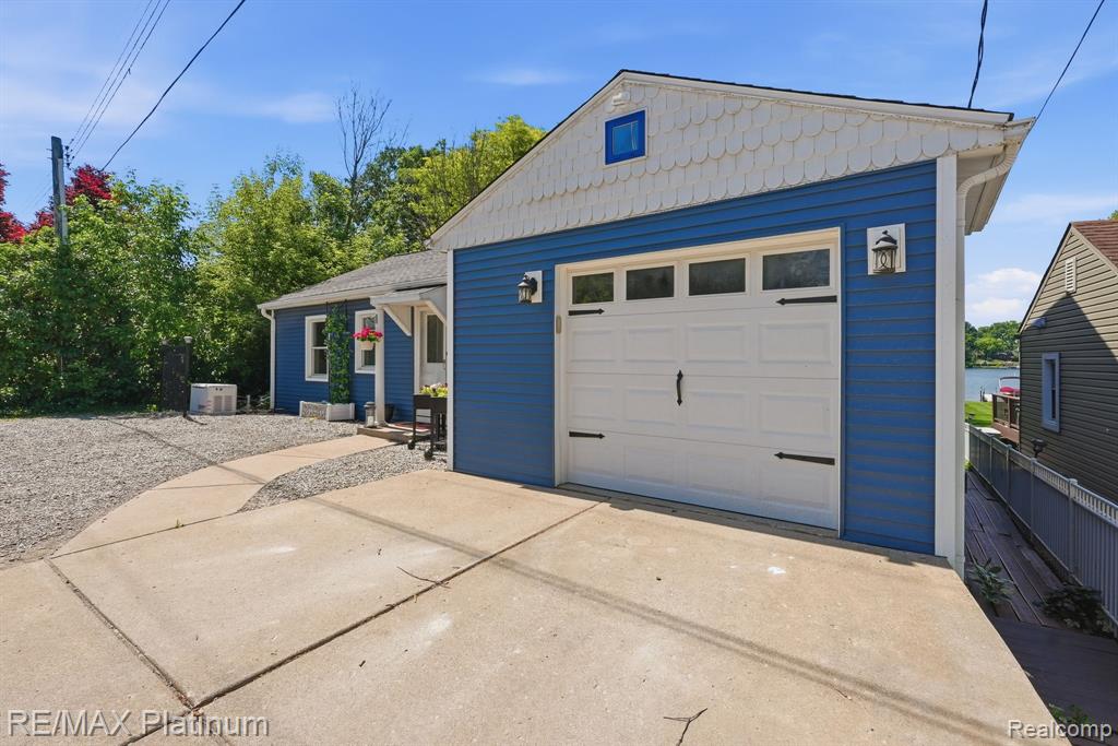 1612 South Hughes Road Brighton, MI 48114 - Photo 3 of 53