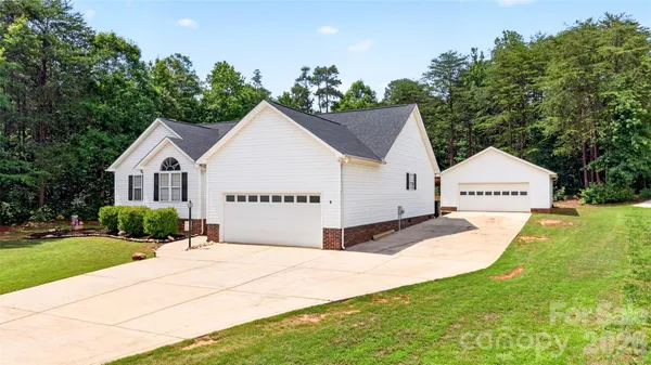 $379,900 | 4583 Shawnee Court, Maiden, NC 28650