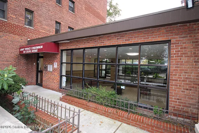 $435,000 | 100 Colfax Avenue, Unit 6D | Grant City